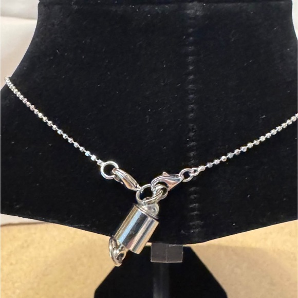 Vintage cubic zirconia floral pattern necklace - Picture 3 of 4